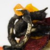 Sepia en tempura con chip de vegetales